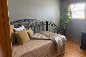 Trundle-Style Bed
Two (2) Twins