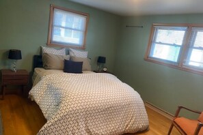 2nd Bedroom with Queen
