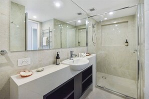 Picture-Point-Apartments-Property-Facilities-Bathroom-1200x800