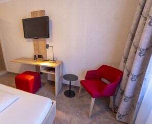 Schwarzwald - Einzelzimmer mit Dusche und WC, mit Balkon und TV-TV/Sitzecke