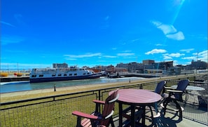 Unwind on your spacious private patio, where you can watch boats cruise by and take in the stunning views of downtown Sandusky. Enjoy your morning coffee or an evening drink in the fresh lake air.
