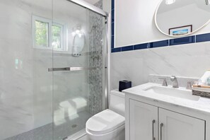 Bathroom 1 (1)