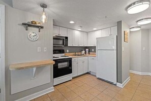 Fully Stocked Gormet Kitchen