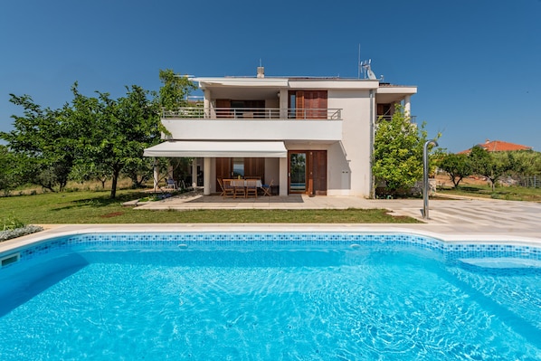 Swimming pool