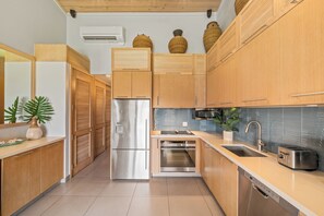 Napili Shores H262 kitchen 1