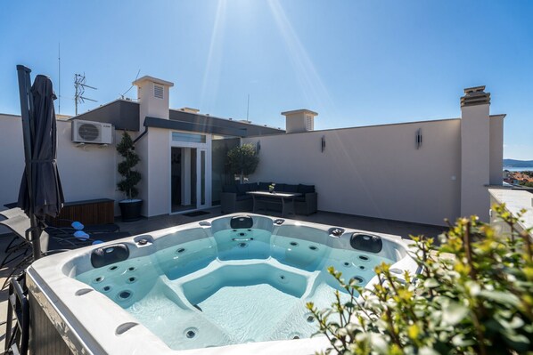 Rooftop Terrace with Private Hot Tub – Zara Penthouse Zadar