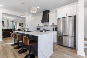 Welcome to this chic kitchen with elegant finishes, perfect for gathering after a day in downtown Nashville. Imagine preparing gourmet meals or sharing drinks at the stylish bar—an ideal backdrop for your bachelorette party or family reunion!