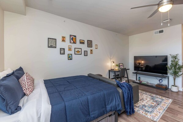 Modern Studio Retreat – Featuring a plush queen-size bed, stylish decor, and a cozy workspace, this thoughtfully designed space offers comfort and convenience for a relaxing stay.