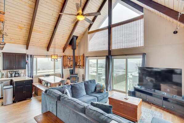 Lake Arrowhead Vacation Rental | 3BR | 3BA | 1,750 Sq Ft | 3 Steps to Enter