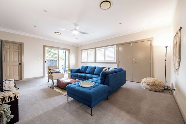 Living Area + Smart TV