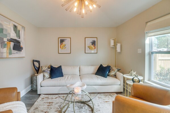 Charlotte Vacation Rental | 3BR | 2BA |1,200 Sq Ft | 4 Steps Required
