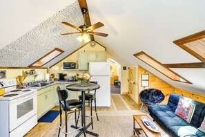 Living Area | Kitchen | Dining Area | Single-Story Unit