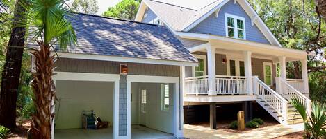 Brand new home with 2 car garage for carts