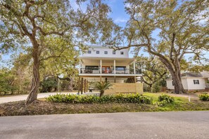 Welcome to The Tree House-Bay St. Louis!