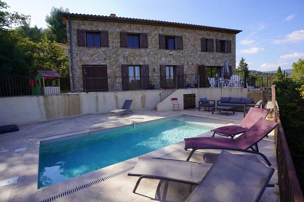 Swimming Pool, Residential Area, Resort, Outdoor Furniture, Composite Material, Estate, Villa, Hacienda, Thermae, Hotel