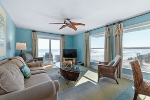 Look at that view of the Ocean from the living room