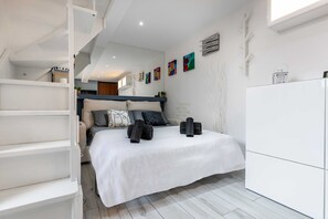 Meubles, Design Intérieur, Sol, Mur, Sol, Bois, Pièce, Chambre, Plafond, Lit