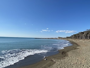 Blue, Water, Beach, Body Of Water, Water Resources, Natural Environment, Coast, Horizon, Shore