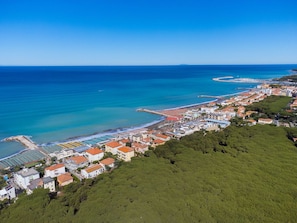 Body Of Water, Coast, Horizon, Sea, Coastal And Oceanic Landforms, Ocean, Beach, Shore, Bay, Tropics