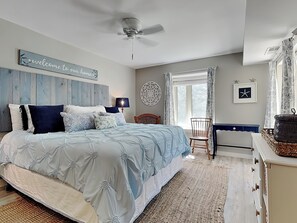 Sleeps 4: 1 King bedroom, 1 Full bathroom, plus Queen Sleeper Sofa in the living room