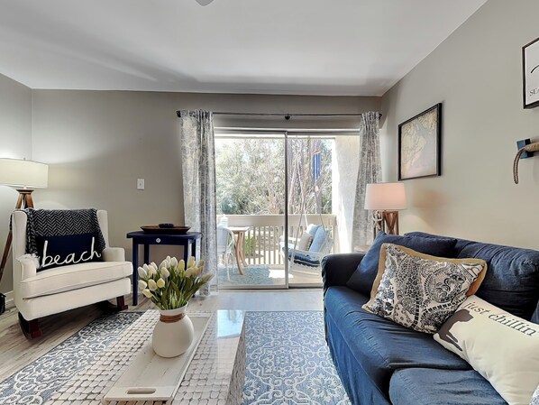 Accommodating up to 4 guests, it features 1 cozy bedroom and a fully equipped kitchen.