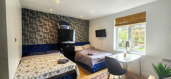 2 x Double Beds in Studio Layout