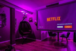 The projector and the unique atmosphere invite you to enjoy great movie nights.