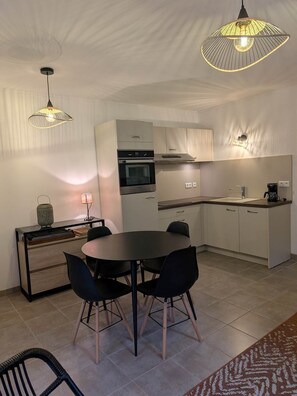 villa-lavande-cuisine-repas