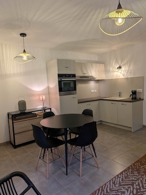 villa-lavande-cuisine-repas