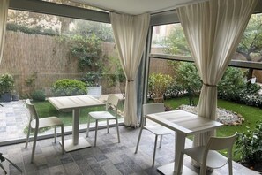 Γεύματα σε εξωτερικό χώρο