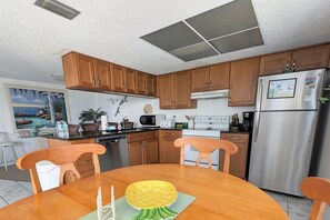 Dining/Kitchen Area