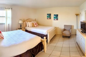 Bedroom with Queen and Full Bed