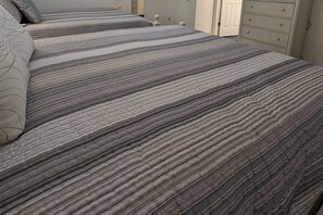 Bedroom with 2 Queen Beds