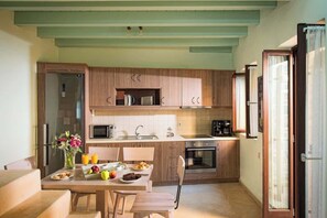 Villa Kastalia. Dinning area and fully equipped kitchen
