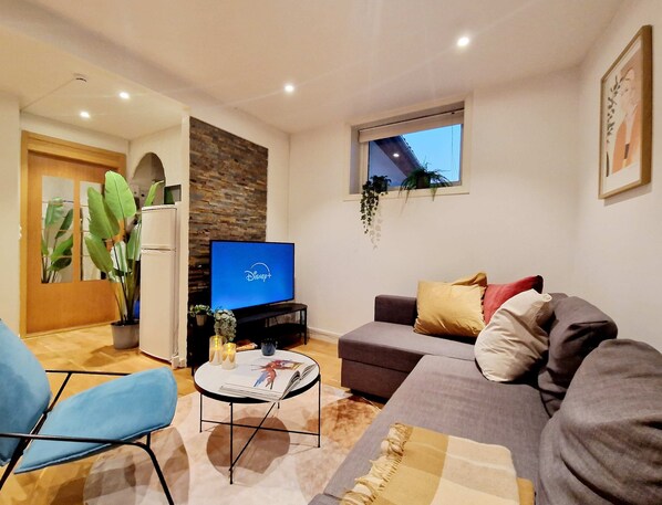 Everything you need to relax in the cozy livingroom.