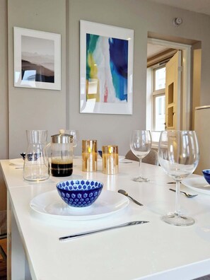 The table folds in and out in two directions and can fit from one to six people. 