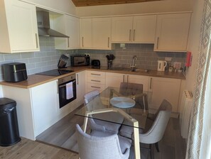 Upwood: Kitchen/Dining Area