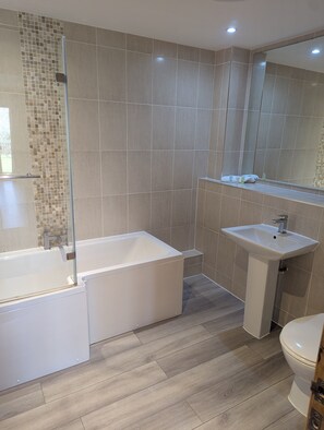 Wistow: Bathroom