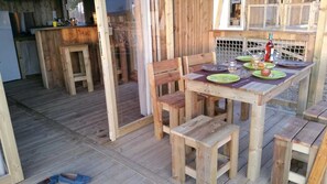 屋外ダイニングエリア