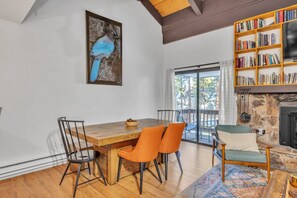 Furniture, Table, Indoors, Dining Table, Dining Room
