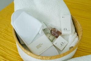 Bathroom amenities
