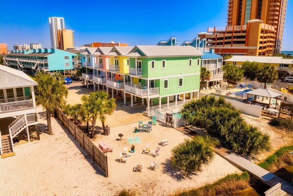 Nestled between the lagoon and conveniently across from public beach access, the Green Gulf Bungalow is the ideal destination for your Gulf Shores vacation.
