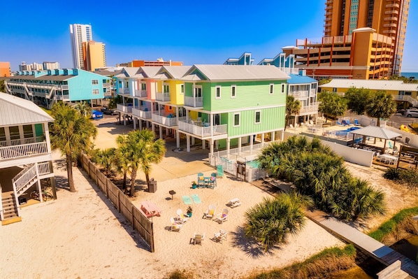 Nestled between the lagoon and conveniently across from public beach access, the Green Gulf Bungalow is the ideal destination for your Gulf Shores vacation.