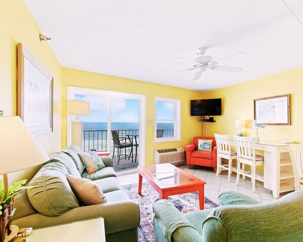 Gulf Front 1BR + Bunks at Emerald Skye, Stunning Views, Sleeps 6