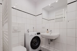 Functional bathroom including a washing machine – perfect for longer stays.