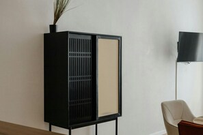 Here you'll find additional storage space just for you!