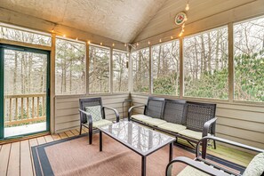 Screened Porch | Self Check-In | 6 Mi to Kalahari Indoor Waterpark