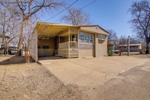 Parking | Driveway (3 Vehicles) | RV/Boat/Trailer Parking