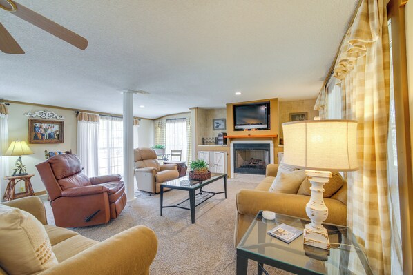 Tunica Vacation Rental | 3BR | 2BA | Stairs Required | 1,800 Sq Ft
