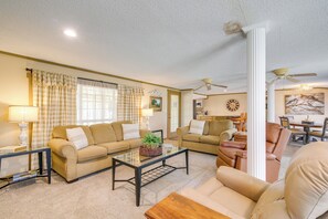 Living Room | Free WiFi | Central A/C & Heat